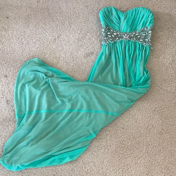 ✨Bundle Sale✨ Sea foam green prom dress - Picture 2 of 2